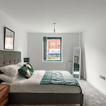 Stayzeni, Ouse Court Smart 2 Bed דירה *